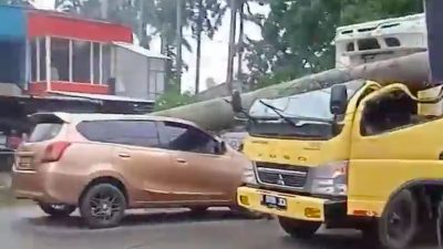 Menjuntai Makan Korban kejadian menyebar luas di media sosial,